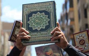 تجمع لبنانیها در اعتراض به اهانت به قرآن و خروج سفیر سوئد از بیروت تجمع لبنانیها در اعتراض به اهانت به قرآن و خروج سفیر سوئد از بیروت
