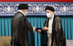 چرا رهبر انقلاب حکم منتخب ملت را تنفیذ می‌کنند؟