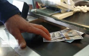 اثربخشی سیاست تثبیت اقتصادی در بازار ارز/ نرخ دلار تا پایان سال کاهشی می‌شود؟