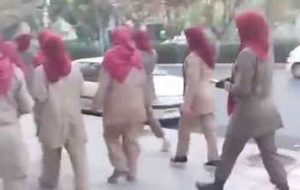 ماجرای حضور زنان با لباس منافقین در خیابانهای تهران چه بود؟ ماجرای حضور زنان با لباس منافقین در خیابانهای تهران چه بود؟