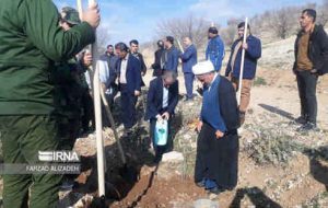 آیین کاشت ۲۵۲ هزار نهال در ایلام با مشارکت گروههای جهادی برگزار شد آیین کاشت ۲۵۲ هزار نهال در ایلام با مشارکت گروههای جهادی برگزار شد