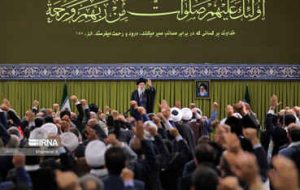 دیدار جمعی از رأی اولی‌ها و خانواده‌های شهدا با رهبر انقلاب