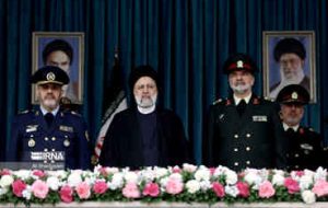 در مراسم فارغالتحصیلان دانشگاه علوم انتظامی؛ رئیس جمهور: نیروهای مسلح افتخاری برای ملت هستند در مراسم فارغالتحصیلان دانشگاه علوم انتظامی؛ رئیس جمهور: نیروهای مسلح افتخاری برای ملت هستند