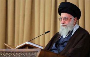 در محفل انس با قرآن کریم؛ رهبر انقلاب: مقاومت، بینی صهیونیستها را به خاک خواهد مالید در محفل انس با قرآن کریم؛ رهبر انقلاب: مقاومت، بینی صهیونیستها را به خاک خواهد مالید