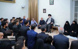 رهبر انقلاب: تشییع باشکوه شهدا نشان داد که ملت ایران زنده است