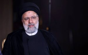 حمایت خانواده شهید رئیسی از “جلیلی”/ نگذاریم گفتمان «عزت» به «نمی‌شود» و «عبرت» تبدیل شود
