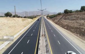 افزایش ایمنی جاده های ایلام با نصب انواع تابلو و علائم افزایش ایمنی جاده های ایلام با نصب انواع تابلو و علائم