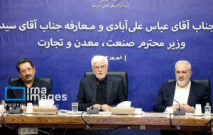 انتقاد معاون اول رئیس جمهور از کیفیت خودروهای داخلی و شرایط پیش فروش خودرو