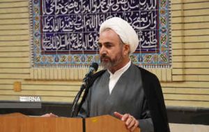 امام جمعه ایلام: ثابت‌قدمی در راه شهدا و رهبری، زمینه‌ساز بالندگی کشور است