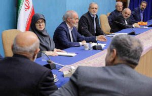 انتقادها را با جان و دل میپذیریم/ تأکید بر برخورد قاطع دولت با گرانفروشیهای بیضابطه انتقادها را با جان و دل میپذیریم/ تأکید بر برخورد قاطع دولت با گرانفروشیهای بیضابطه