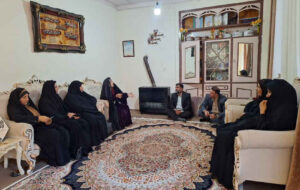 تجلیل مدیرکل کتابخانه‌های عمومی استان و مدیرکل کانون پرورش فکری کودکان و نوجوانان از مادر شهید نورمحمد بابایی