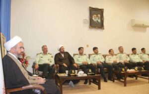 امام‌جمعه ایلام: نیروی انتظامی در خط مقدم دفاع از مردم قرار دارد