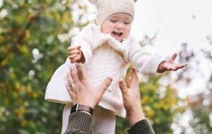 پرتاب به هوا؛ بازی‌ای پرریسک برای کودکان