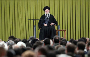 رهبر انقلاب: آمریکاییها بدانند اگر دوباره جنگی راه بیندازند، این جنگ، منطقهای خواهد بود رهبر انقلاب: آمریکاییها بدانند اگر دوباره جنگی راه بیندازند، این جنگ، منطقهای خواهد بود