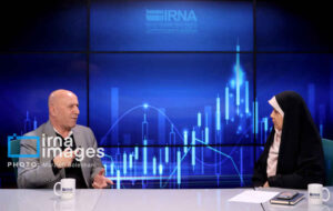 ارز چندنرخی پول پاشی و از بین بردن منابع ملی است/ معیشت مردم در دستور کار دولت باشد