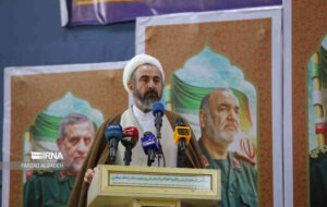امام‌جمعه ایلام: اقتدار ایران اسلامی دشمن را به عقب‌نشینی واداشت