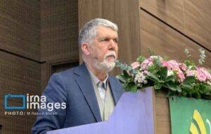 نمایشگاه قرآن نمادی از پیوند خدمات ایران و قرآن باشد