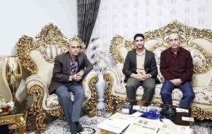 دیدار رئیس سازمان بسیج رسانه استان ایلام با برادران حاتمی در ایوان دیدار رئیس سازمان بسیج رسانه استان ایلام با برادران حاتمی در ایوان
