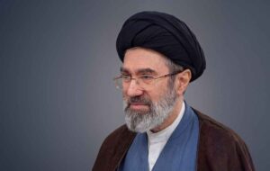 رهبر معظم انقلاب: ارتش دلاورانه از آب و خاک و پرچم ایران دفاع میکند رهبر معظم انقلاب: ارتش دلاورانه از آب و خاک و پرچم ایران دفاع میکند