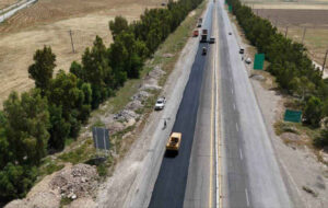 آغاز اجرای روکش آسفالت ۴۵ کیلومتر از محورهای ایلام و مهران با اولویت مسیر اربعین