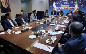 عارف: دوران مدیریت ساعتی گذشته است/ کشور به مسئولیت جهادی نیاز دارد