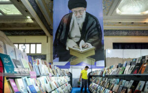 ریشههای پیوند رهبر انقلاب با نمایشگاه کتاب تهران/ نمایشگاهی که خانه او شد *یاسر احمدوند ریشههای پیوند رهبر انقلاب با نمایشگاه کتاب تهران/ نمایشگاهی که خانه او شد *یاسر احمدوند