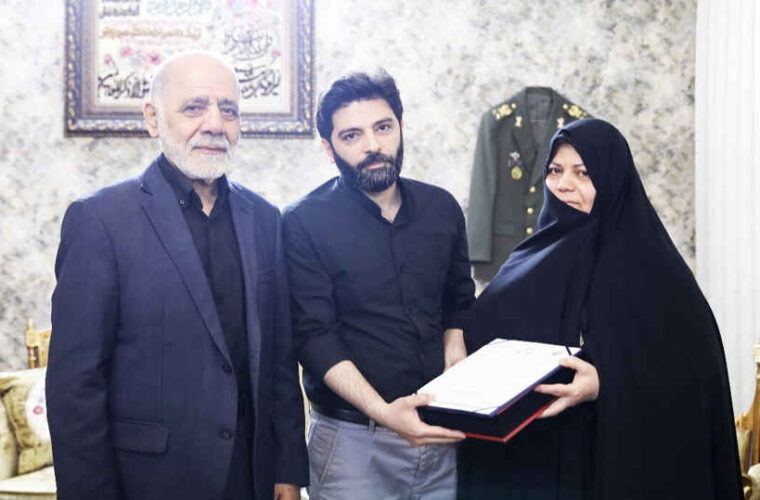 ابلاغ سلام رهبر معظم انقلاب به خانواده سپهبد شهید موسوی ابلاغ سلام رهبر معظم انقلاب به خانواده سپهبد شهید موسوی