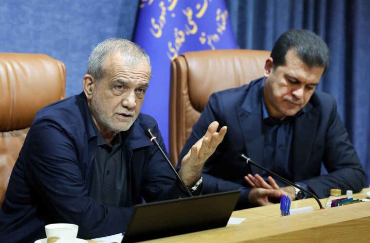 پزشکیان: توسعه کشور با نخبگان خلاق و ریسکپذیر محقق میشود، نه با روزمرگی اداری پزشکیان: توسعه کشور با نخبگان خلاق و ریسکپذیر محقق میشود، نه با روزمرگی اداری
