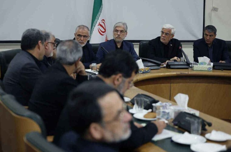 تاکید عارف بر ضرورت هماهنگی ملی برای برگزاری هرچه باشکوهتر آئین تشییع رهبر شهید انقلاب تاکید عارف بر ضرورت هماهنگی ملی برای برگزاری هرچه باشکوهتر آئین تشییع رهبر شهید انقلاب