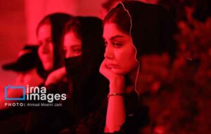 روایتی از حال و هوای نسل زدیها در محرم؛ هم عزاداری، هم دورهمی شبانه روایتی از حال و هوای نسل زدیها در محرم؛ هم عزاداری، هم دورهمی شبانه
