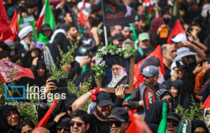 سیل جمعیت در قم/ مراسم تشییع رهبر شهید، بزرگترین گردهمایی مردمی در تاریخ معاصر