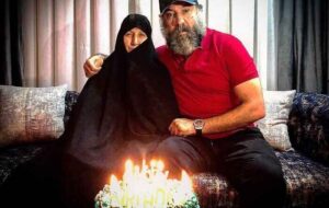 اشکهای ننه علی در روز تولد پسرش؛ هنوز منتظر دیدنش هستم اشکهای ننه علی در روز تولد پسرش؛ هنوز منتظر دیدنش هستم