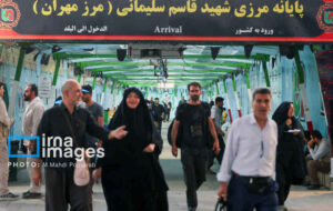 ۱۵ هزار زائر از مرز مهران راهی آیینهای وداع با رهبر مقاومت شدند ۱۵ هزار زائر از مرز مهران راهی آیینهای وداع با رهبر مقاومت شدند
