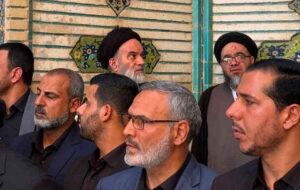 حضور فرزندان آیتالله سیستانی در آیین تشییع رهبر شهید انقلاب در نجف اشرف حضور فرزندان آیتالله سیستانی در آیین تشییع رهبر شهید انقلاب در نجف اشرف