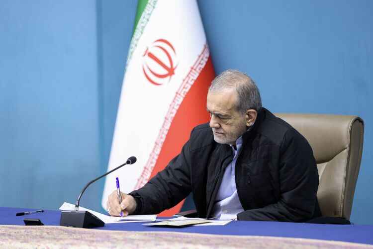 پیام حکیمانه و وحدت آفرین رهبر انقلاب مهمترین پشتوانه برای صیانت از منافع ملی است پیام حکیمانه و وحدت آفرین رهبر انقلاب مهمترین پشتوانه برای صیانت از منافع ملی است