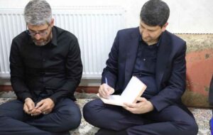 وزیر ارتباطات با خانواده مرزبان شهید «روحالله توسلی» در مهران دیدار کرد وزیر ارتباطات با خانواده مرزبان شهید «روحالله توسلی» در مهران دیدار کرد