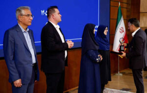 شرکت گاز استان ایلام تندیس سیمین واحد خدماتی سبز کشور را دریافت کرد