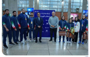 استقبال گرم بانک صادرات ایران از قهرمانان وزنهبرداری استقبال گرم بانک صادرات ایران از قهرمانان وزنهبرداری